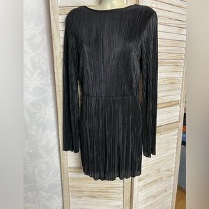 😍PrettyLittleThing Black Pleated Long Sleeve romper